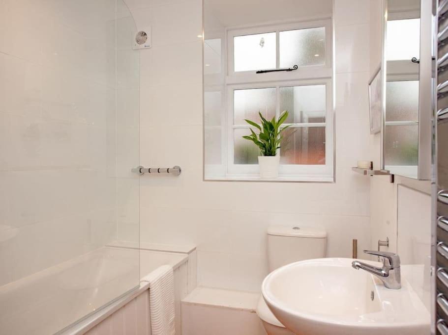 2 Central, Spacious, Apartment With Private Patio Sidmouth Buitenkant foto